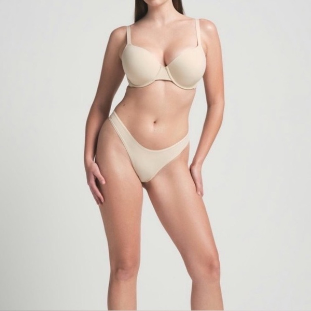 Skims Fits Everybody T-shirt demi bra sand color BR-UWR-2294 - Picture 3 of 4